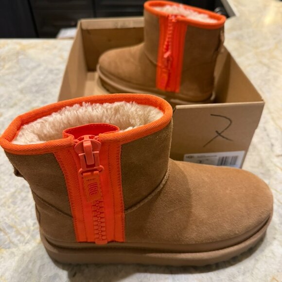 Classic Mini Zipper Tape Logo NWT Size 7 - Picture 4 of 11